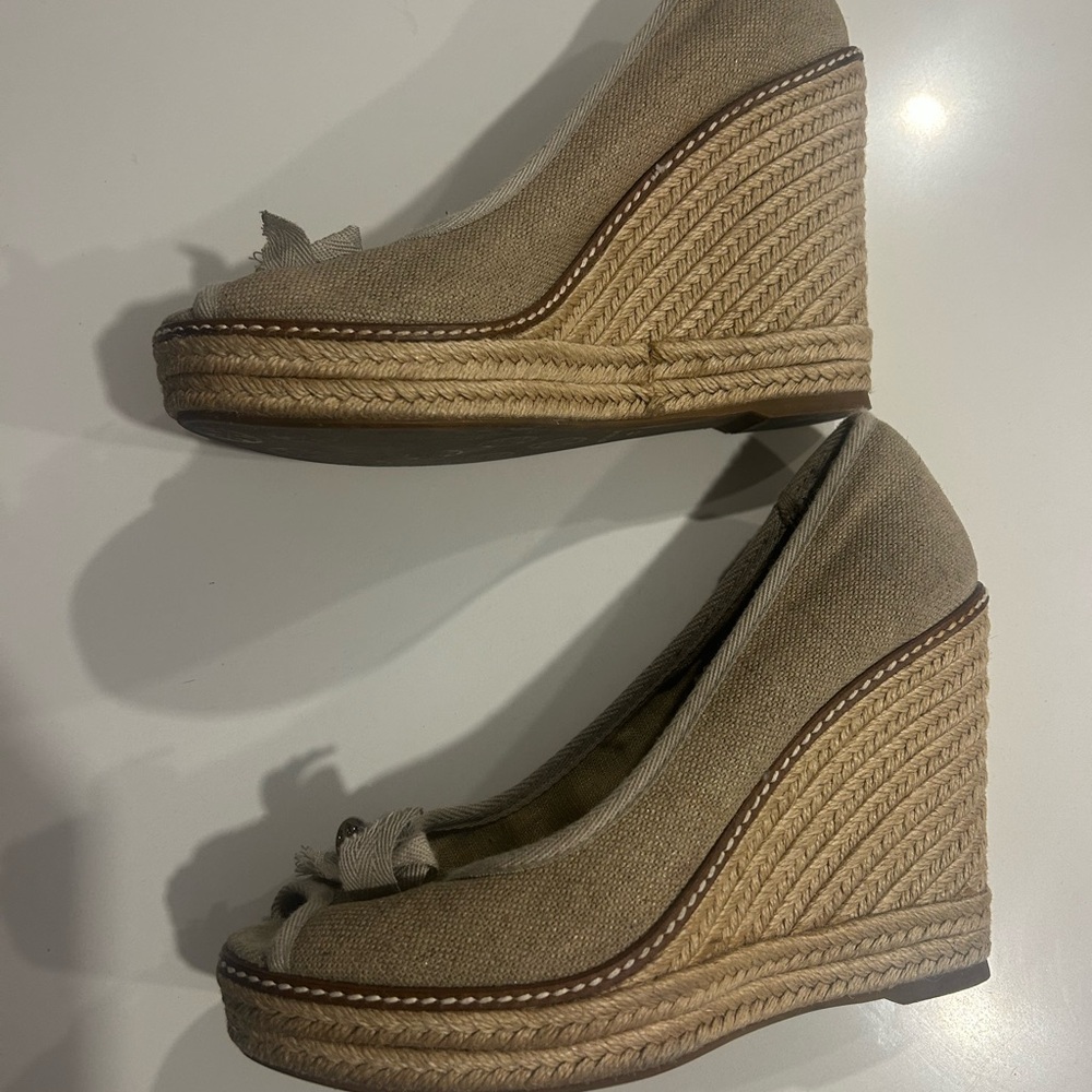 Tory Burch size 9 Women's Tan Wedge Espadrilles